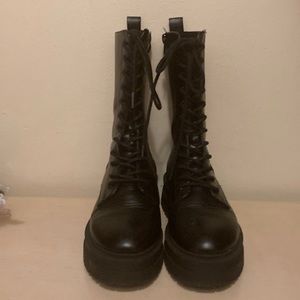 Platform black boots